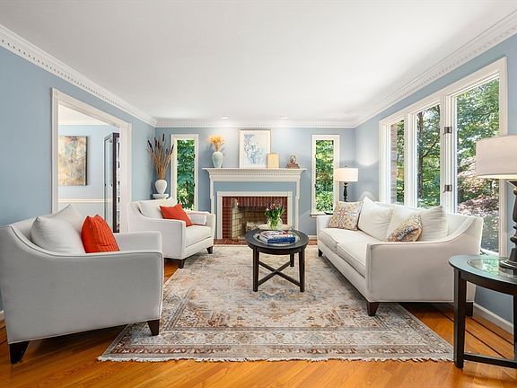 3rd image of 8 Gaslight Ln