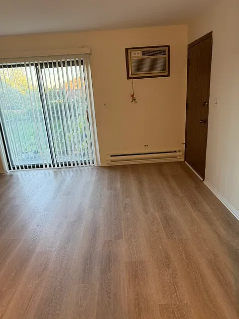 1537 Norway Ln — Photo 1