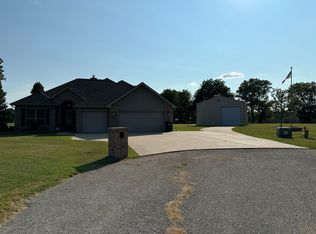 62451 E 269th Pl, Grove, OK 74344