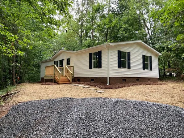 155 Coryland Dr, Walkertown, NC 27051
