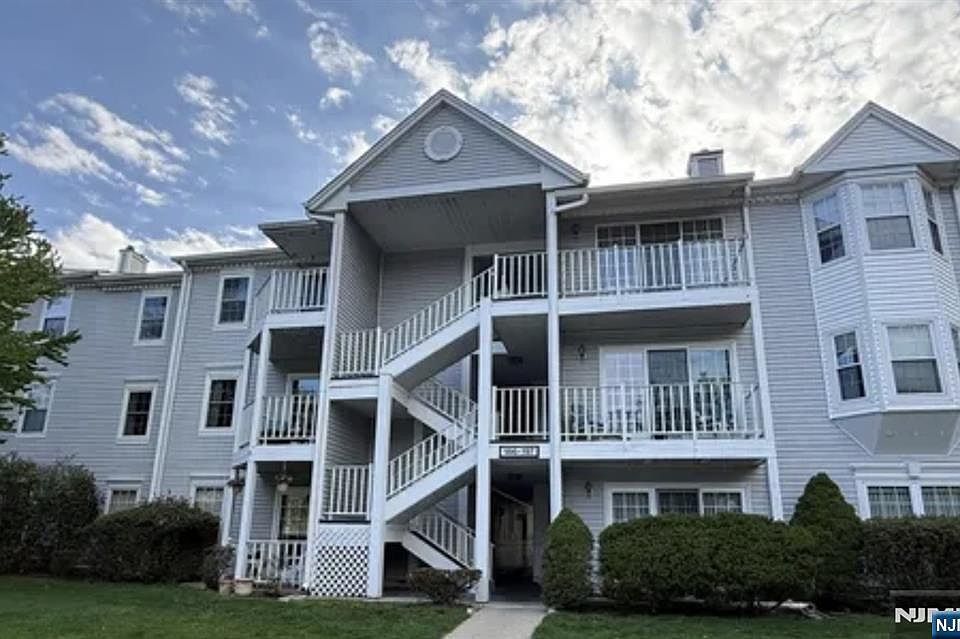 1st image of 1048 Ash Dr