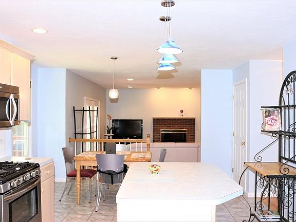 5th image of 61 Hunt Dr