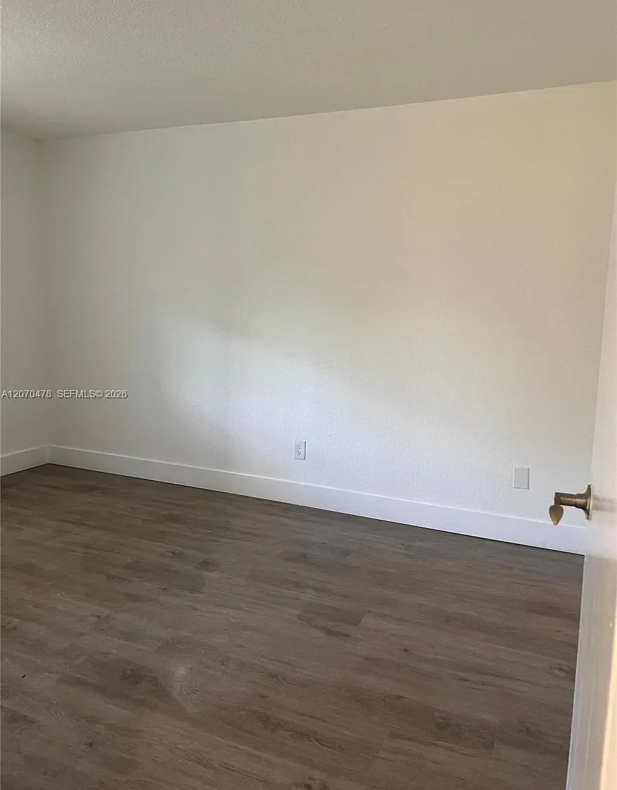 Royal Poinciana Condo — Photo 3
