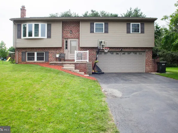 253 Meadowlark Dr, Ephrata, PA 17522