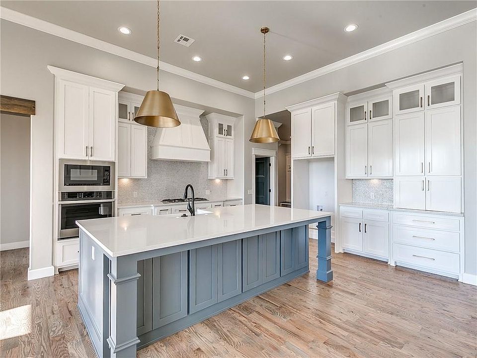 2nd image of 404 Bray Ln