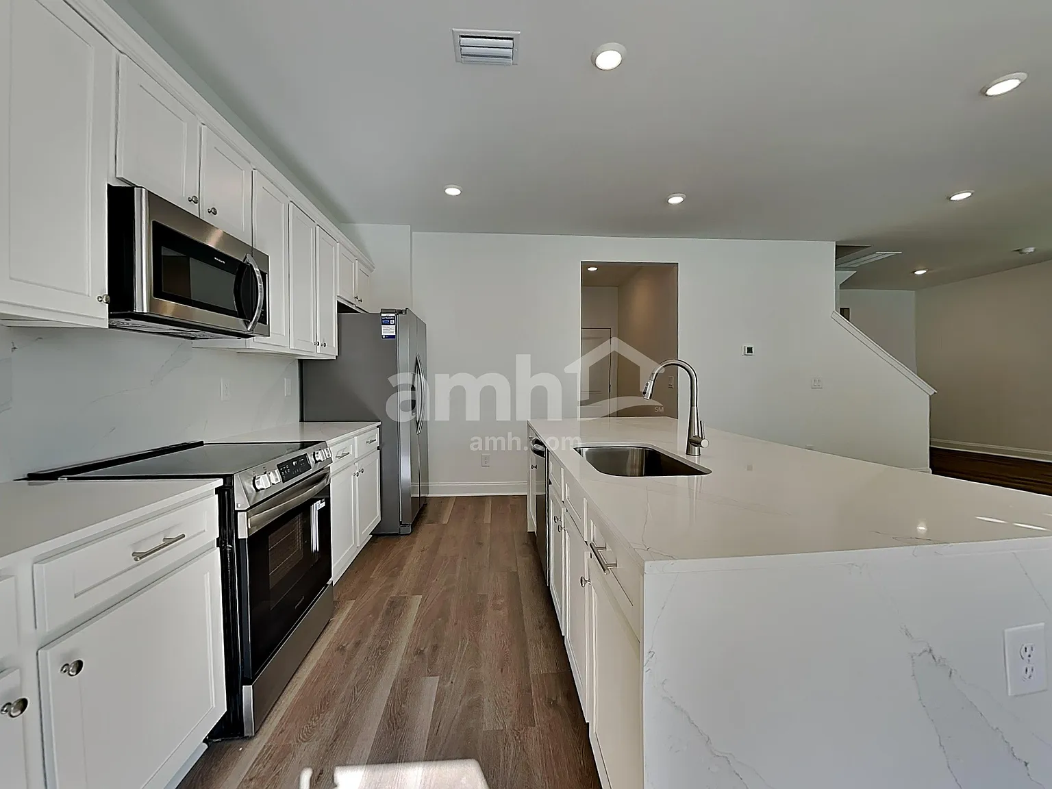 4 bed, 2.5 bath, 2241 sqft, $2,655 — Photo 3