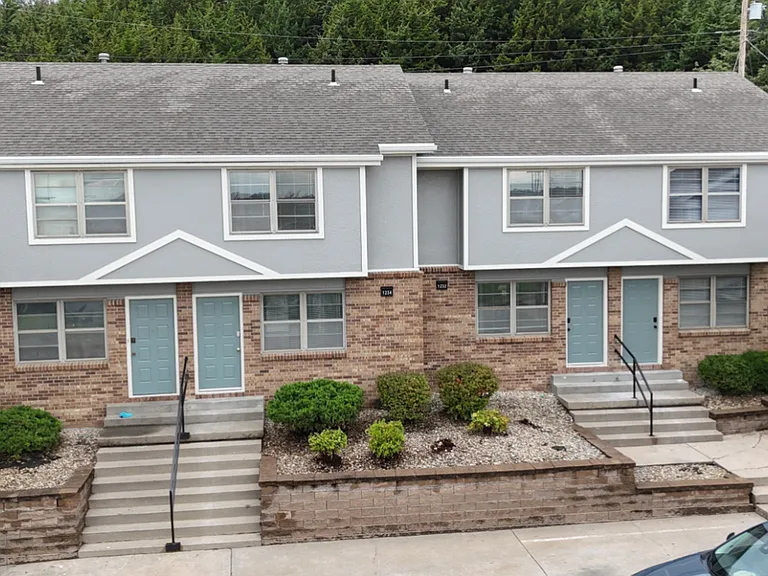1230 S Jackson St — Photo 3