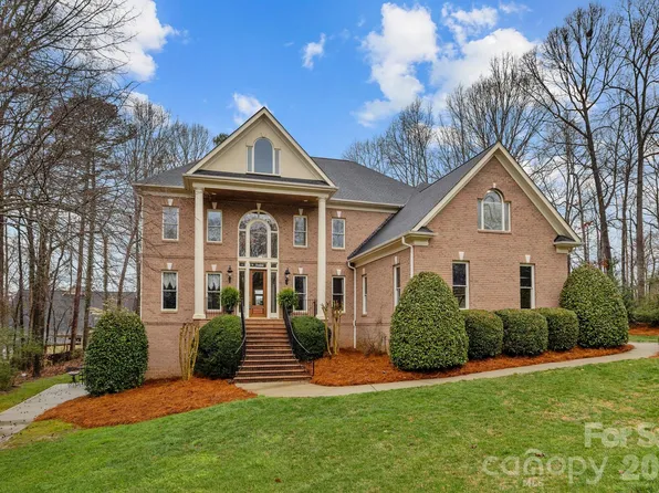 1009 Honors Ct, Waxhaw, NC 28173