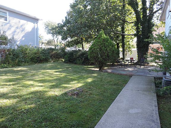 4th image of 15 Leverett Ct