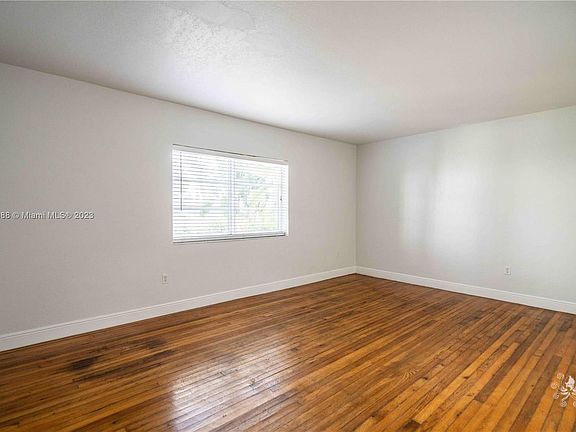 4th image of 1007 Bay Dr #107