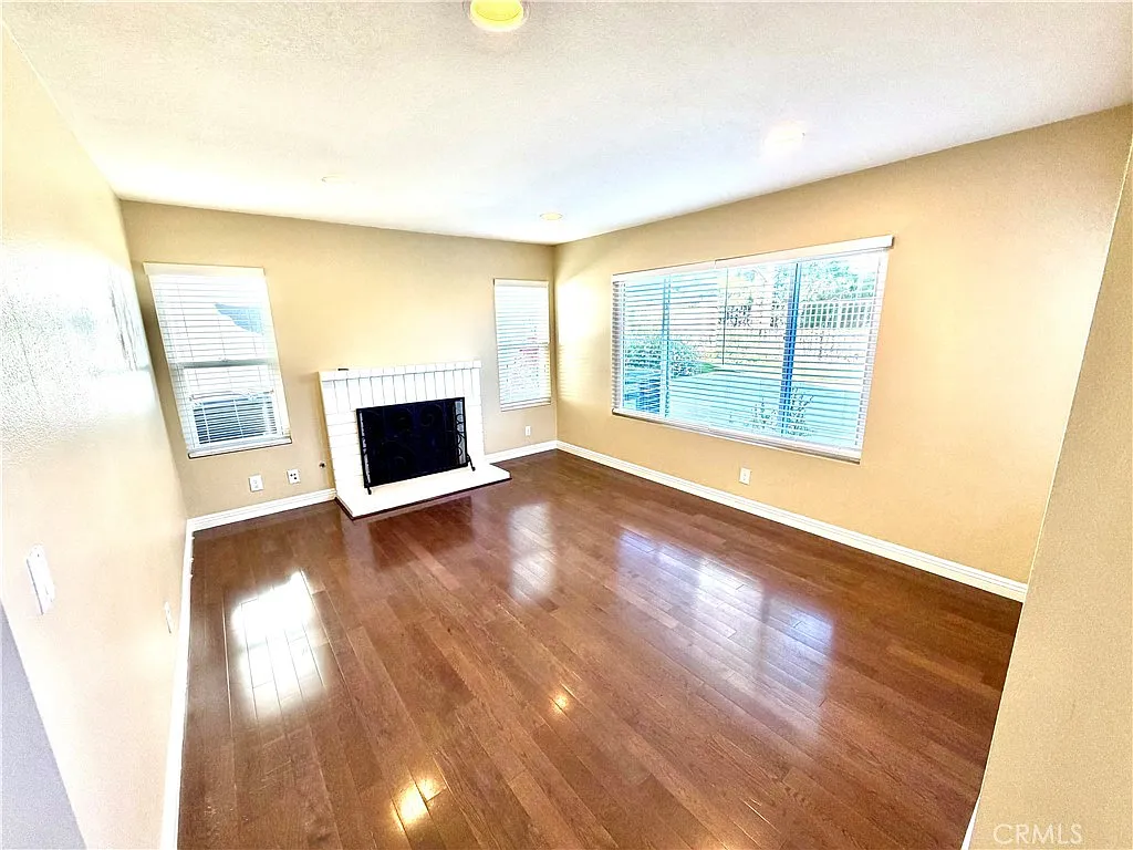 4 bed, 2.5 bath, 1865 sqft, $4,950 — Photo 4