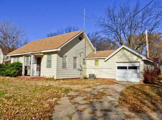 306 E 2nd St, Haven, KS 67543