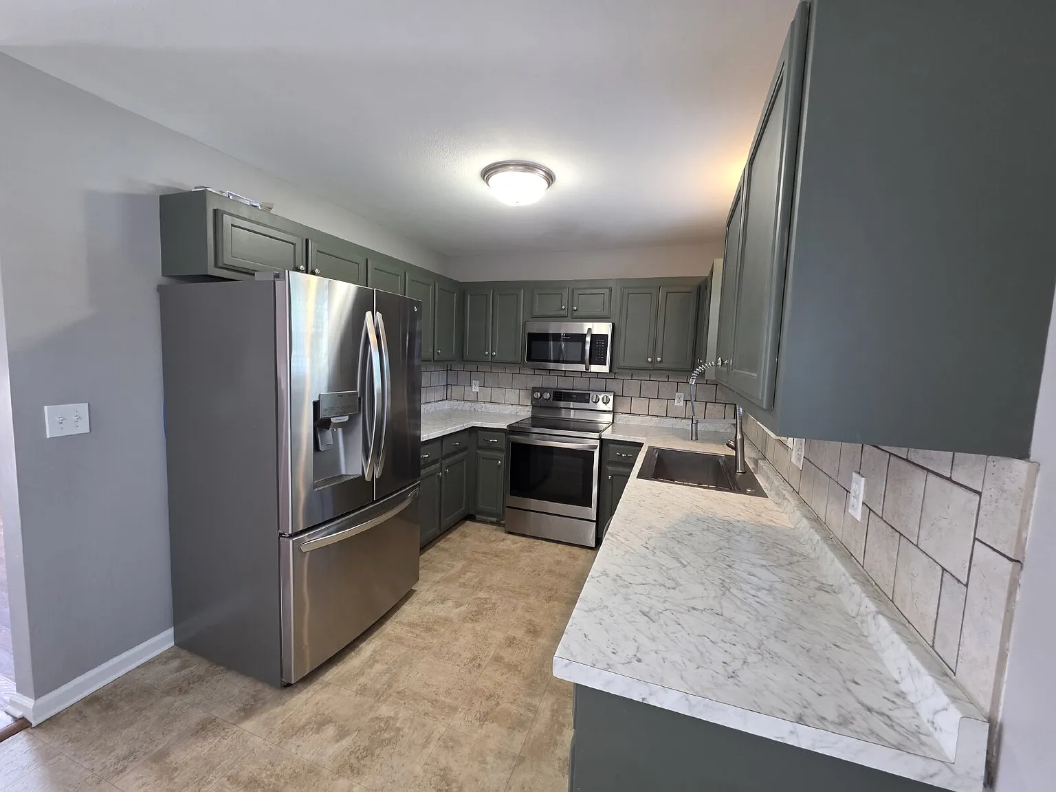 5 bed, 2.5 bath, 1855 sqft, $2,000 — Photo 4