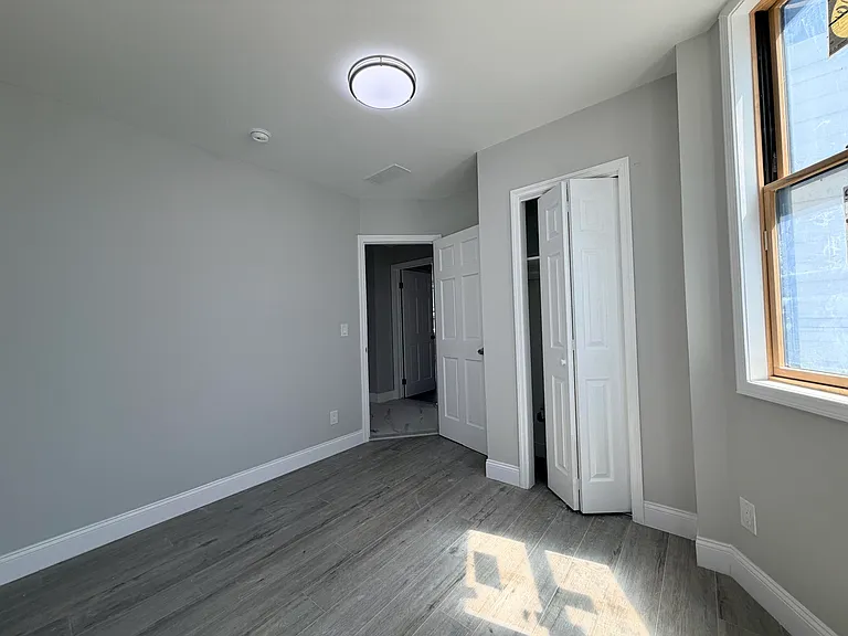 341 Grosvenor Ave #2 — Photo 34