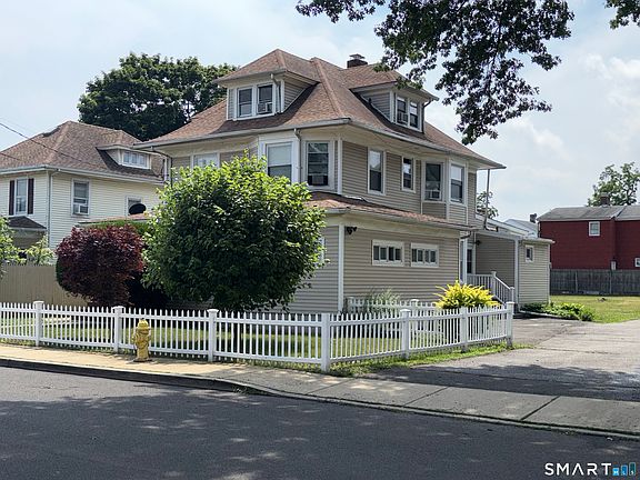 3rd image of 15 Edlie Avenue