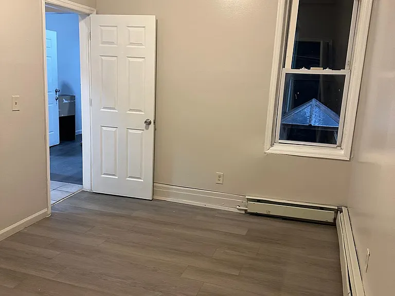 325 Grand St #2L — Photo 3