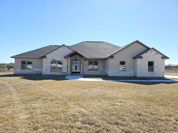 982 Horseshoe Falls, Bandera, TX 78003