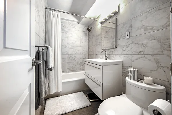 Rented by R New York | media 12