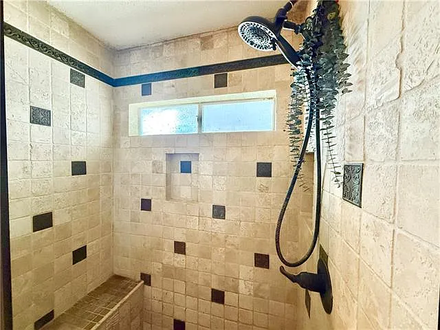 2716 Oak Forest Blvd — Photo 15