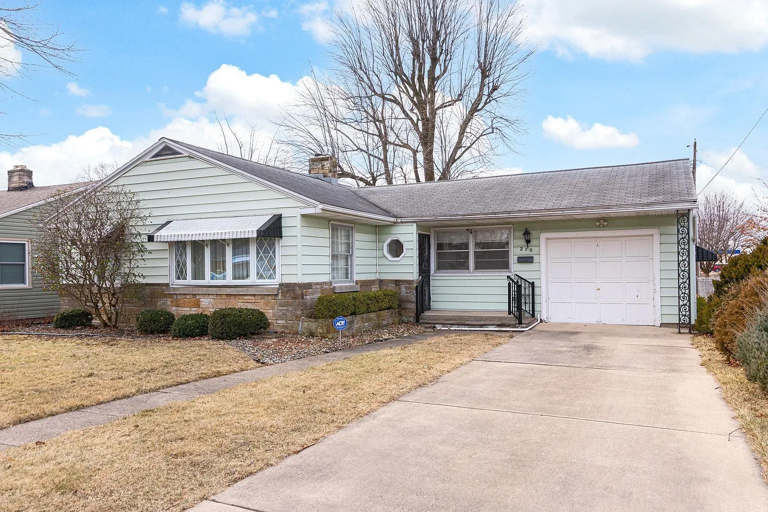 210 S Linwood Dr photo 1