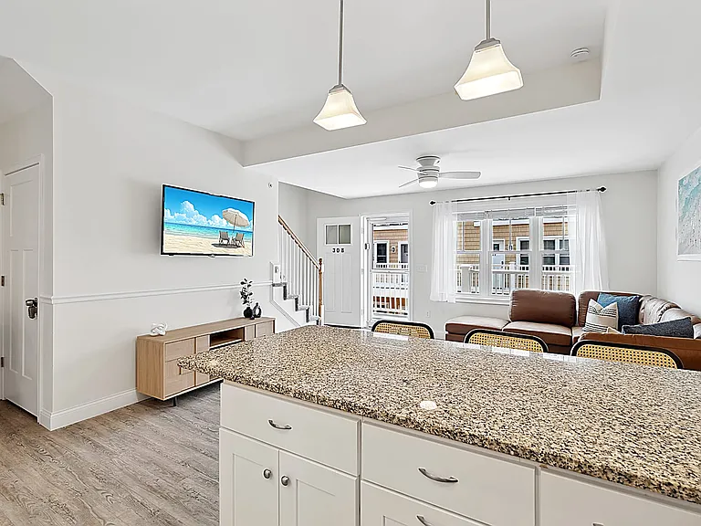 128 Ashworth Ave #308 — Photo 8