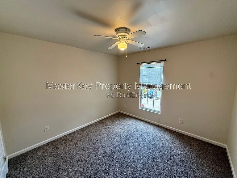 414 Walnut Woods Dr — Photo 16