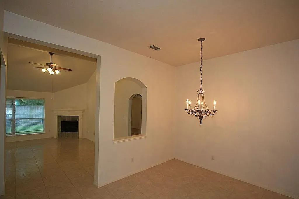 3 bed, 2.0 bath, 1743 sqft, $2,000 — Photo 4