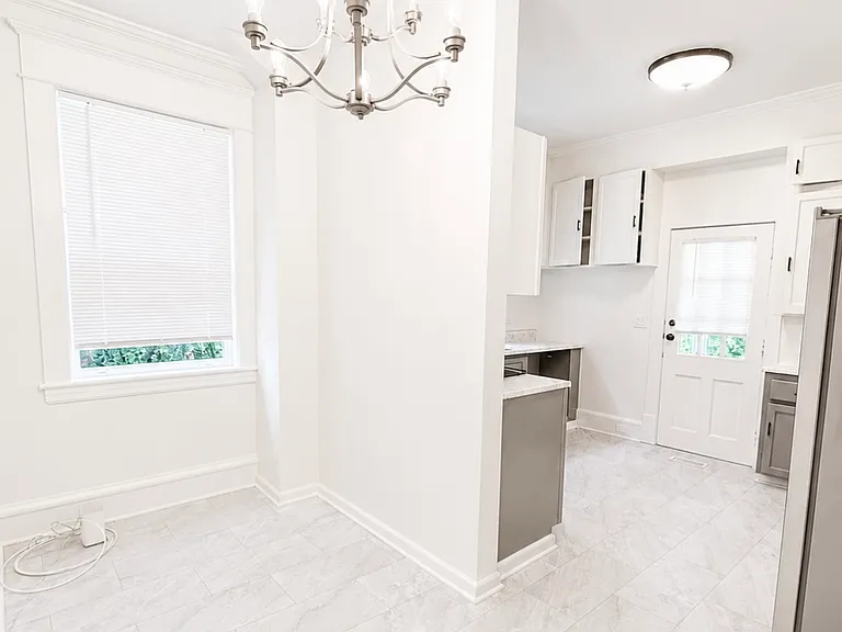 1229 Wasena Ter SW #A — Photo 12