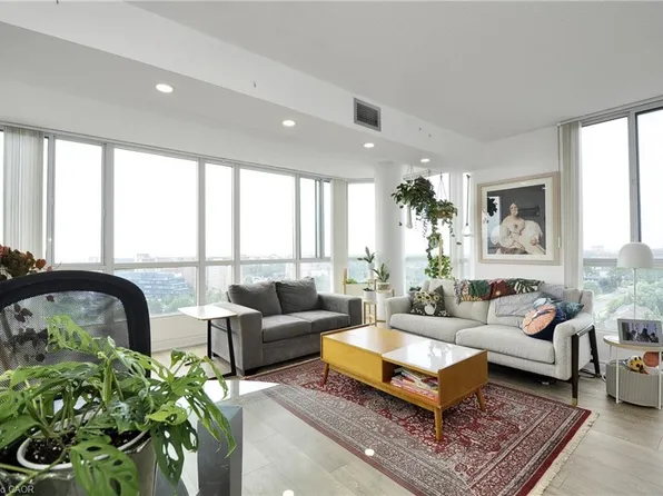 145 Hillcrest Ave #1003, Mississauga, ON L5B 3Z1