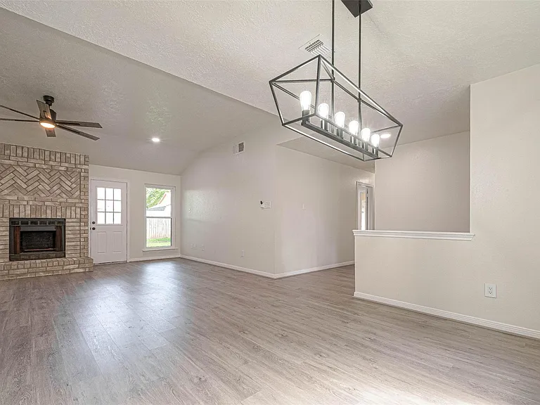 416 Heatherwood Ct — Photo 8