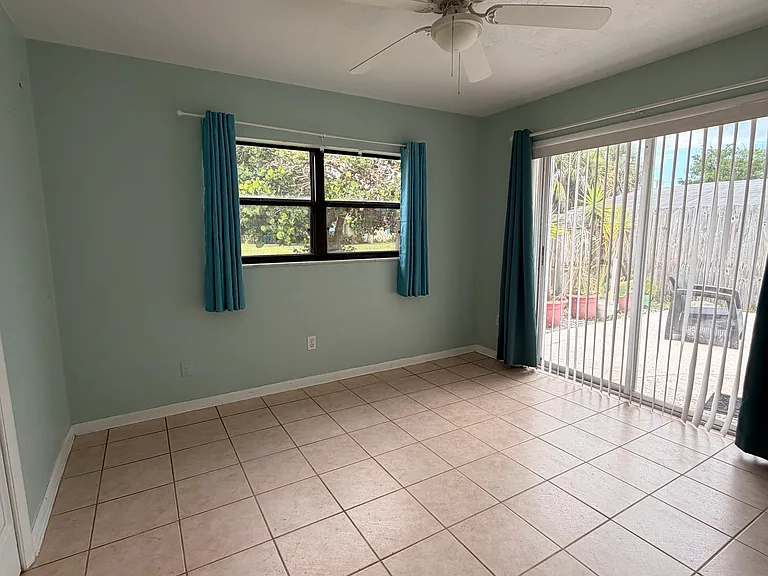2140 Palm Ave — Photo 3