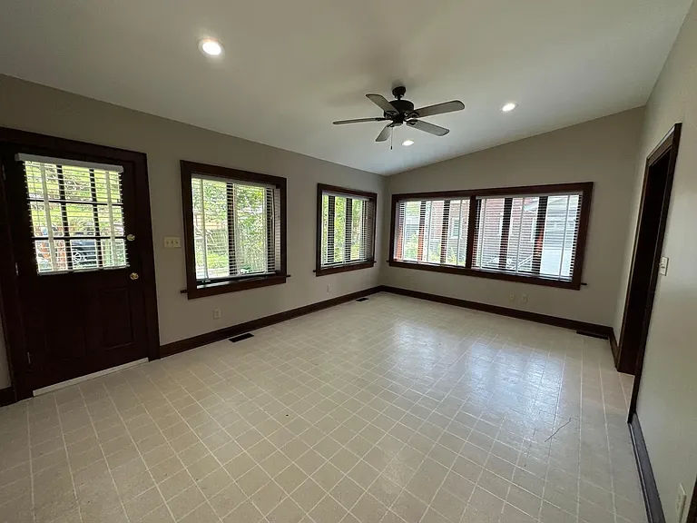 2880 N High St #2880 — Photo 16