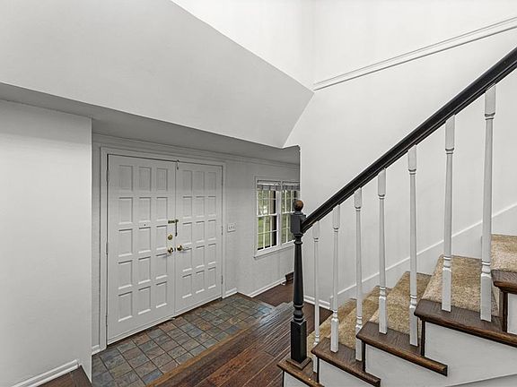 3rd image of 16042 Meadow Ln