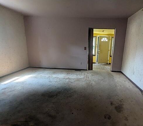 2nd image of 1450 Flamingo