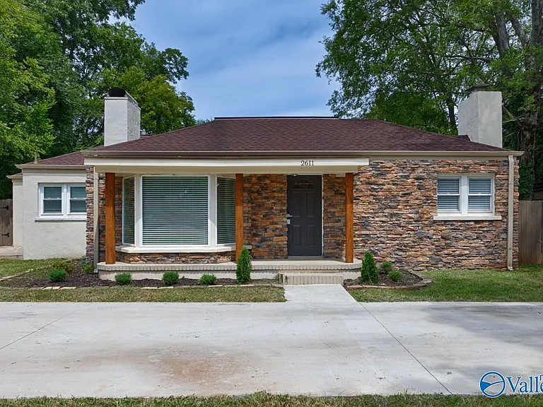 2611 Whitesburg Dr SE #B — Photo 2