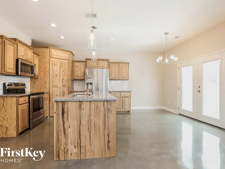 732 Ellie Dr — Photo 4