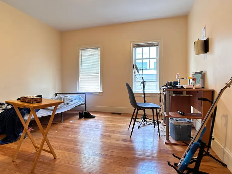 76 Brooks St #5 — Photo 7