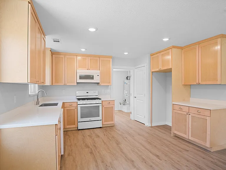 13619 Peach Ave — Photo 12