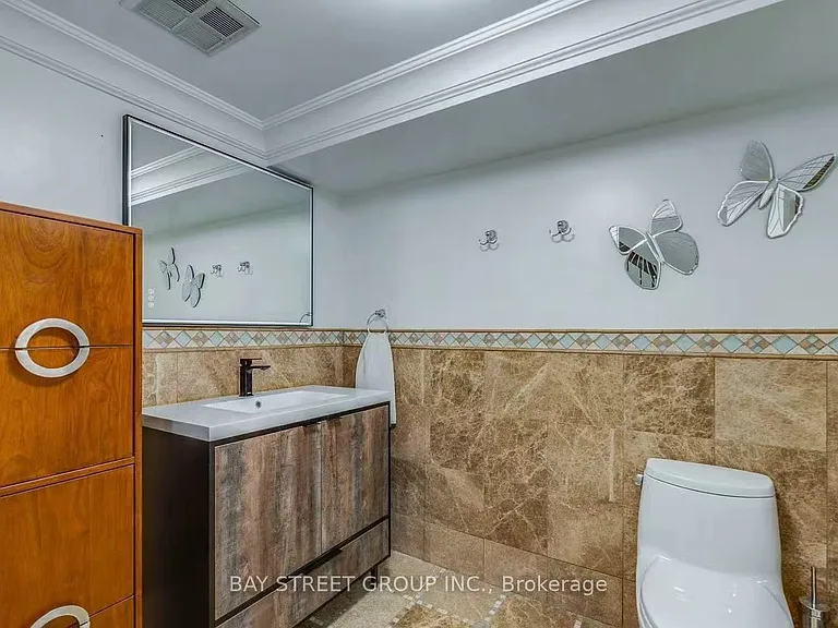 217 Mutual St #3 — Photo 8