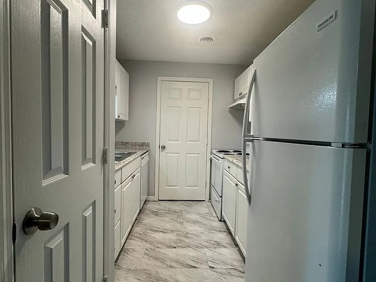 Creekview Apartments - Kingsport, TN — Photo 21