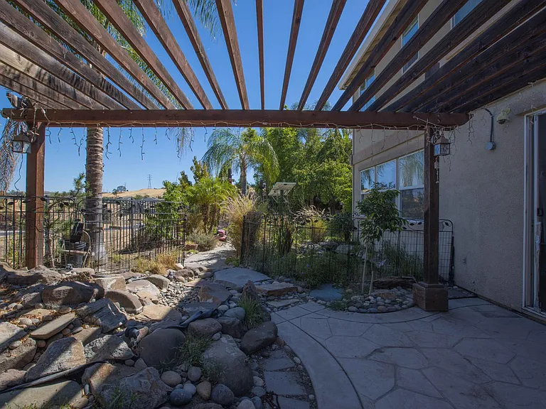 2674 Torrey Pines Dr — Photo 15