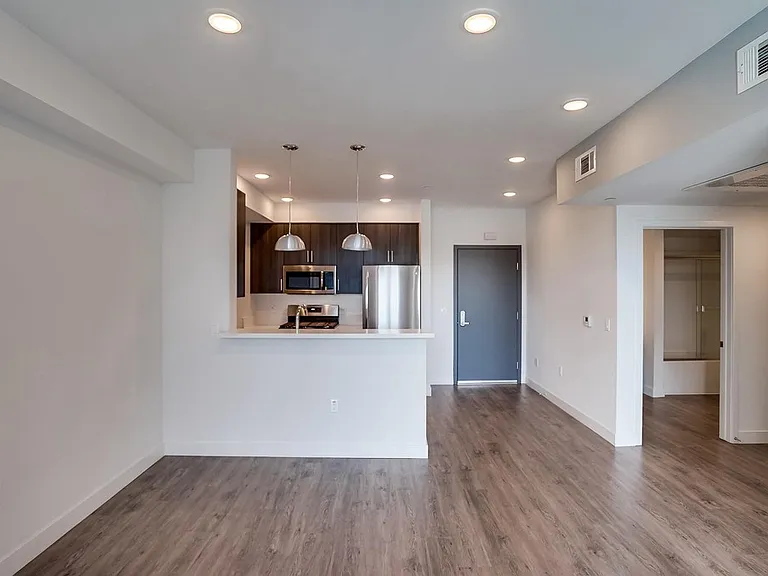 6015 Woodman Ave #201 — Photo 10