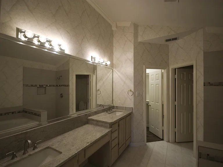 7702 Brookview Ct — Photo 4
