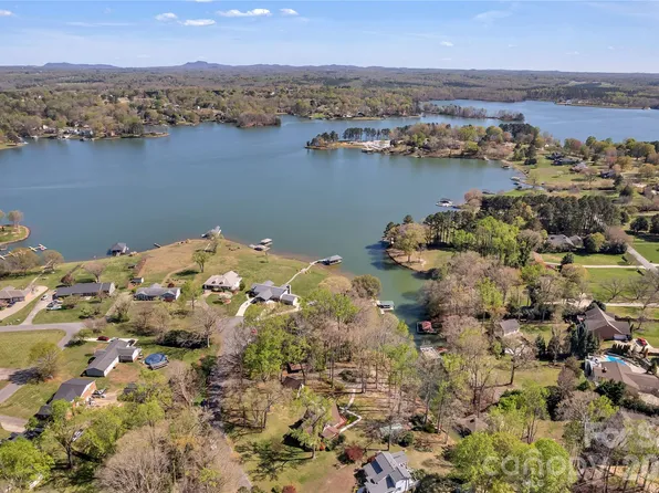 2912 Waterside Dr, Shelby, NC 28150