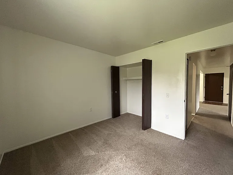 Windsor Place Apartments — Photo 78