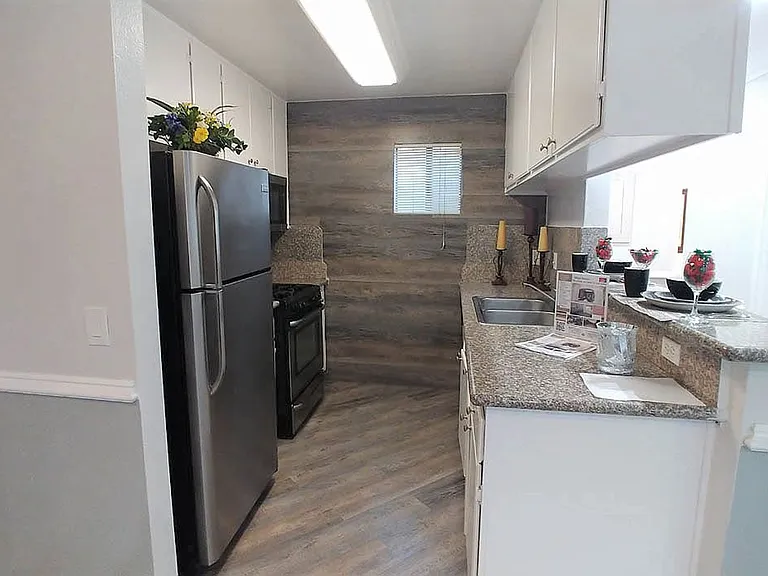 Village Beesan Condos — Photo 18