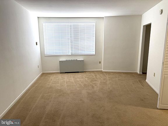 5th image of 10401 Grosvenor Pl APT 328