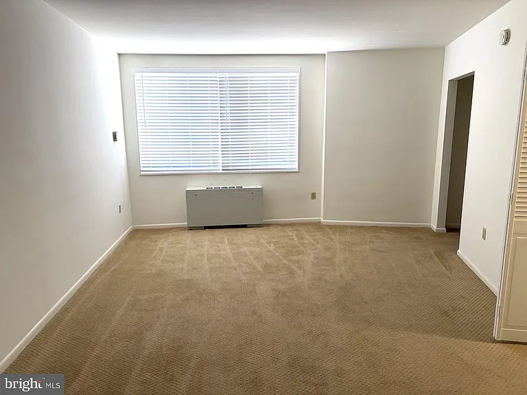 10401 Grosvenor Pl #328 — Photo 5