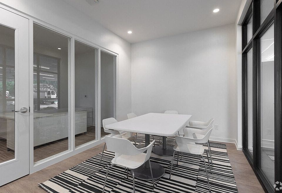 Leasing Office