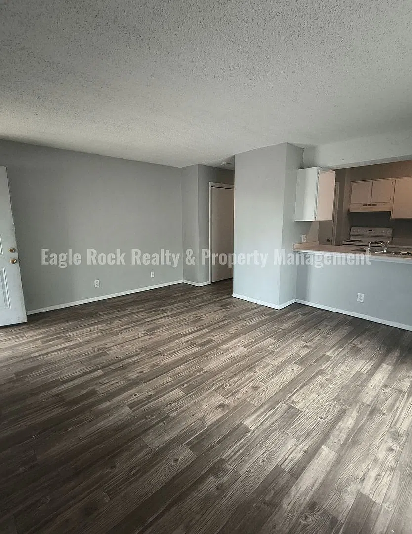 Lunda Rock Duplex, Unit 2203 — Photo 3